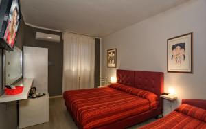 Łóżko lub łóżka w pokoju w obiekcie City Hotel
