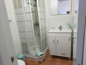 Ein Badezimmer in der Unterkunft Villa Daita 1