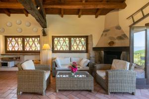 Galeriebild der Unterkunft Country house with pool and outbuilding Fivizzano by VacaVilla in Terenzano