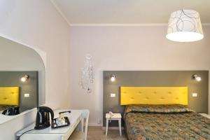 Łóżko lub łóżka w pokoju w obiekcie City Hotel