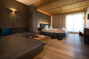 Postel nebo postele na pokoji v ubytování Gartenhotel Völser Hof - Adults Only + 37 fotografií