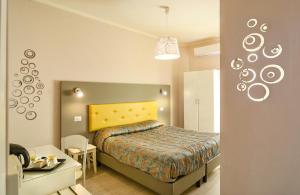 Łóżko lub łóżka w pokoju w obiekcie City Hotel