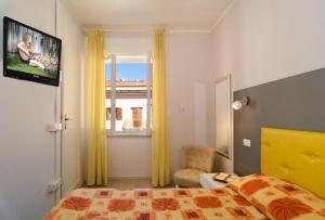Łóżko lub łóżka w pokoju w obiekcie City Hotel