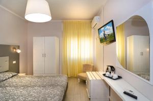 Łóżko lub łóżka w pokoju w obiekcie City Hotel