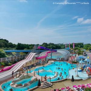 - un grand parc aquatique dans l'établissement Village Camping La Roseraie, à La Baule