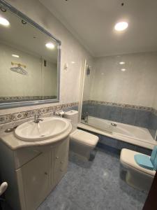 Koupelna v ubytování PISO EN PESCADOIRA (BUEU)