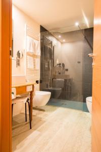A bathroom at Hotel Berthod