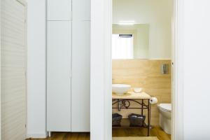 Łazienka w obiekcie Barrio 133 - double bedroom in center by Napoliapartments