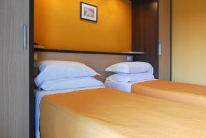 Postel nebo postele na pokoji v ubytování Hotel Michelangelo