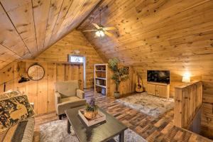 Gallery image of Charming Log Cabin at Double JJ Ranch Resort! in Rothbury