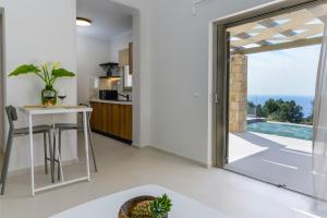 Zdjęcie z galerii obiektu Charis - Zeus Blue Villas, Kefalonia w mieście Spartia