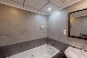 Koupelna v ubytování Apartamento Céntrico Sibarys-3 dormitorios + 17 fotografií