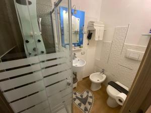 A bathroom at Residence Emozioni Ortigia