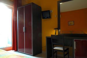 TV a/nebo společenská místnost v ubytování Hotel Michelangelo
