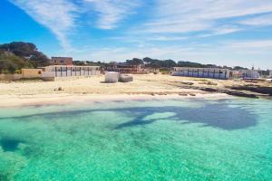 a view of a beach with a body of water at Stabilimento Lido Burrone in Favignana