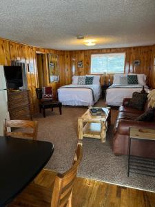 a bedroom with two beds and a living room with a couch at Mountain View Lodge in Red River