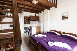 Postel nebo postele na pokoji v ubytování Despina Studios 4 beds with loft and kitchenette # 8