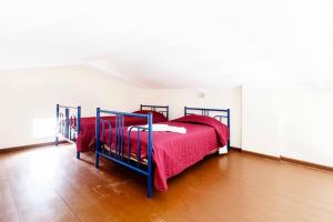 Postel nebo postele na pokoji v ubytování Despina Studios 4 beds with loft and kitchenette # 8