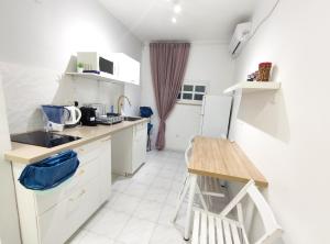 Dapur atau dapur kecil di Haifa lux apartments E&S