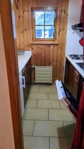 Kuchyň nebo kuchyňský kout v ubytování L'Hérensarde, bel appartement avec jardin-terrasse et garage