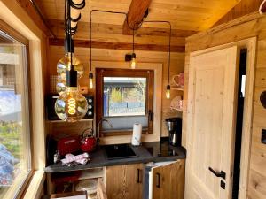 Η κουζίνα ή μικρή κουζίνα στο Tiny House Singer - contactless check-in - Sauna