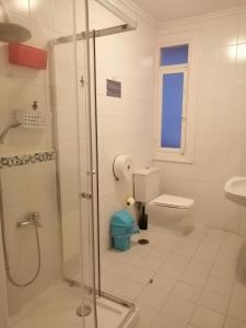 Ένα μπάνιο στο Good morning RH Santander - Hostel +25 φωτογραφίες