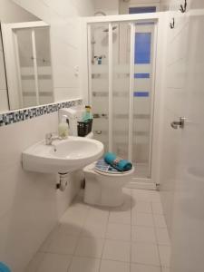 A bathroom at Good morning RH Santander - Hostel