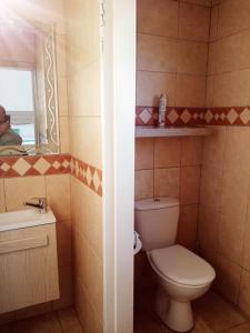 A bathroom at Langa's Gabedi Goshen