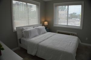 سرير أو أسرّة في غرفة في Villas at John's Pass by Travel Resort Services