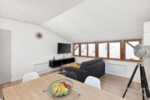 a living room with a table and a couch at Dominici 1-CahorsCityStay-Centre Clim Netflix in Cahors