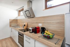 a kitchen with a bowl of bananas on a counter at Dominici 1-CahorsCityStay-Centre Clim Netflix in Cahors