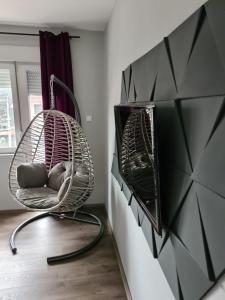 โทรทัศน์และ/หรือระบบความบันเทิงของ Grey & Sunny Apartments Zaječar