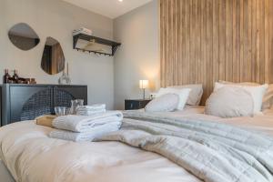 Krevet ili kreveti u jedinici u objektu Luxe appartement dichtbij strand en zee, in het hart van de bollenstreek
