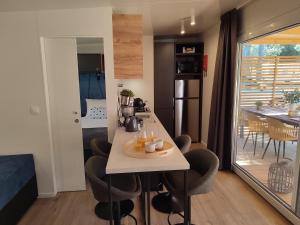 Kuchyň nebo kuchyňský kout v ubytování Mobile Home Limona