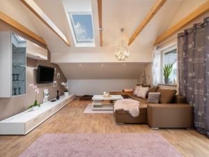 a living room with a couch and a tv at Cosy and child-friendly holiday home in the Bavarian Forest in Gleißenberg