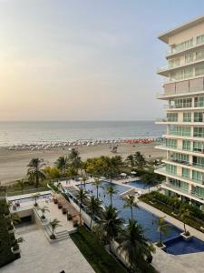 a view of the beach and a hotel and the ocean at Edificio Morros Epic Lujo con Panorama in Cartagena de Indias