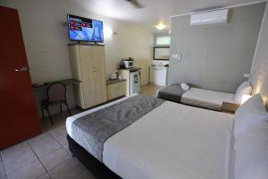 Postel nebo postele na pokoji v ubytování Tropic Coast Motel
