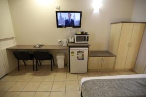 Kuchyň nebo kuchyňský kout v ubytování Tropic Coast Motel