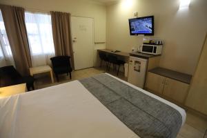 Kuchyň nebo kuchyňský kout v ubytování Tropic Coast Motel