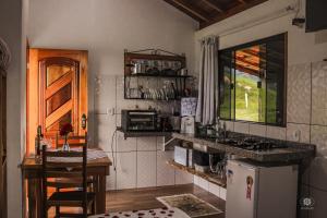 Nhà bếp/bếp nhỏ tại Chalés Conforto Mineiro