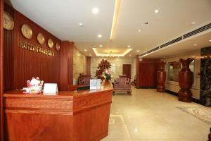 un hall d'un hôtel avec une réception dans l'établissement THANH TAI HOTEL 2, à Hô-Chi-Minh-Ville