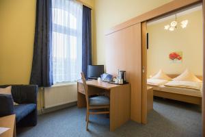 Letto o letti in una camera di Hotel Graf Waldersee