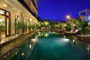 Bazén v ubytování Sunshine Hoian Hotel nebo v jeho okolí