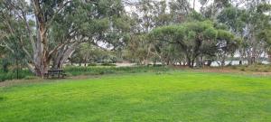 Riversands Rest Accommodation Paringa - Coobah Cottage室外花園