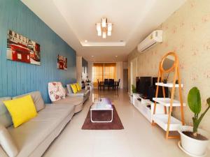 TV a/nebo společenská místnost v ubytování บ้านพักหัวหิน 8-15 คน พร้อมสระว่ายน้ำส่วนตัว