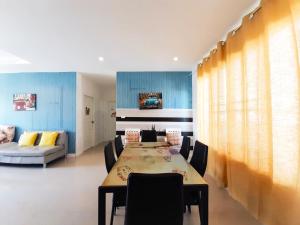 Posezení v ubytování บ้านพักหัวหิน 8-15 คน พร้อมสระว่ายน้ำส่วนตัว