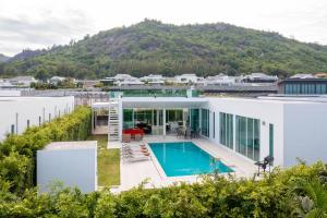 an aerial view of a house with a swimming pool at Modern 4 Bedroom Pool Villa KH-A5 in Khao Tao