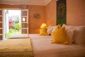 Un pat sau paturi într-o cameră la Palais Riad Hida