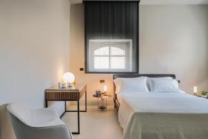 A bed or beds in a room at Byssus Suites