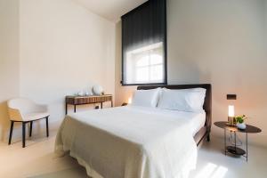 A bed or beds in a room at Byssus Suites